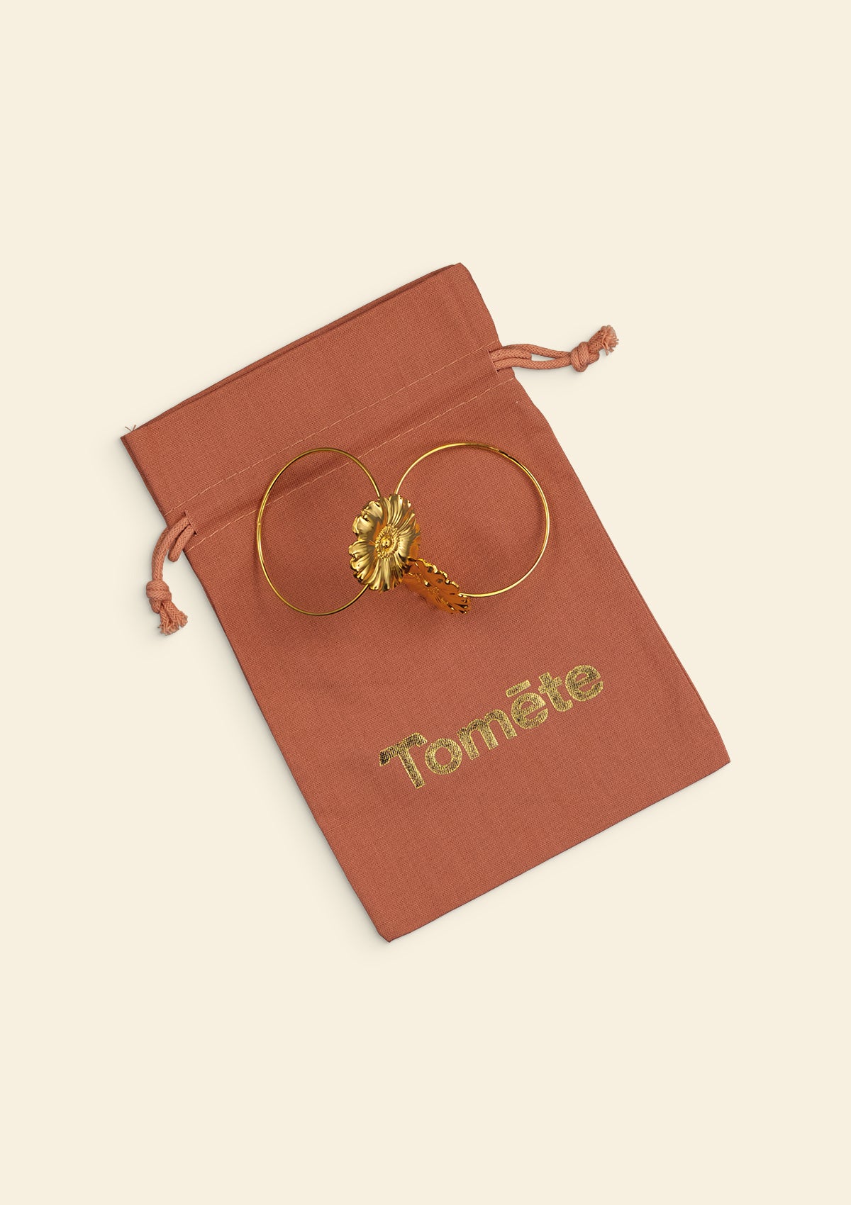 The Buttercup gold jewel napkin ring