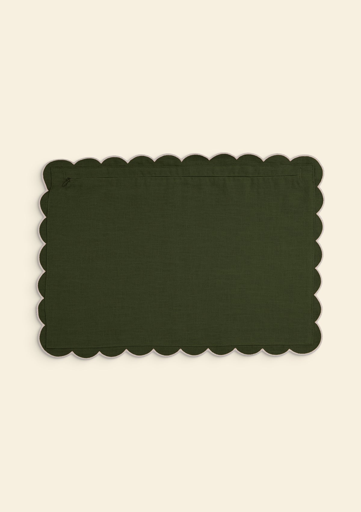 Le coussin rectangulaire en lin festonné Vert forêt & Blanc