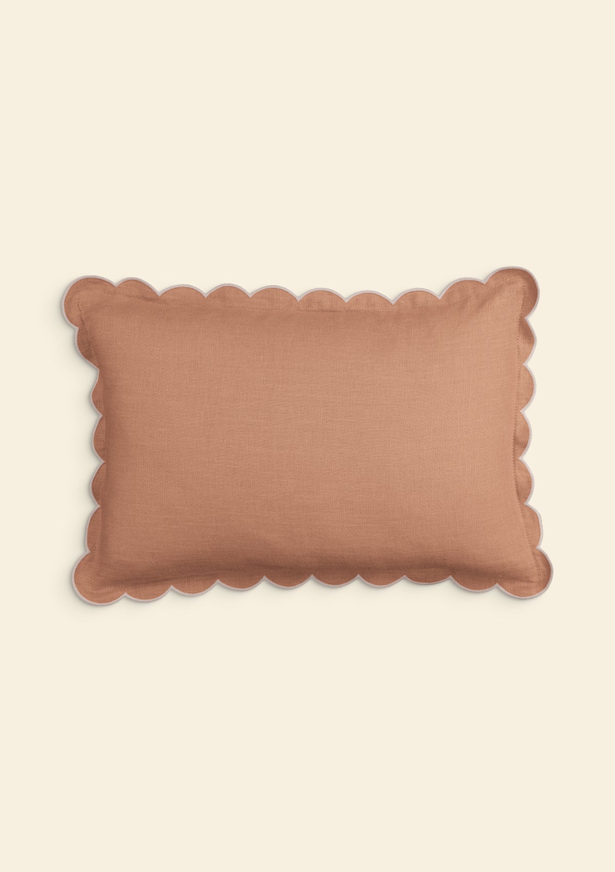 Le coussin rectangulaire en lin festonné Rose poudré & Blanc