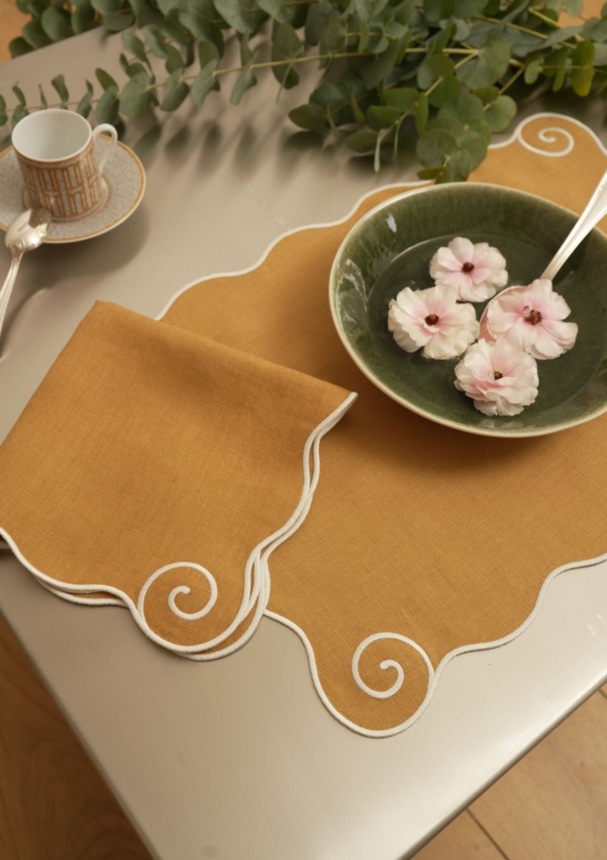 Volute Ochre yellow & White linen napkin