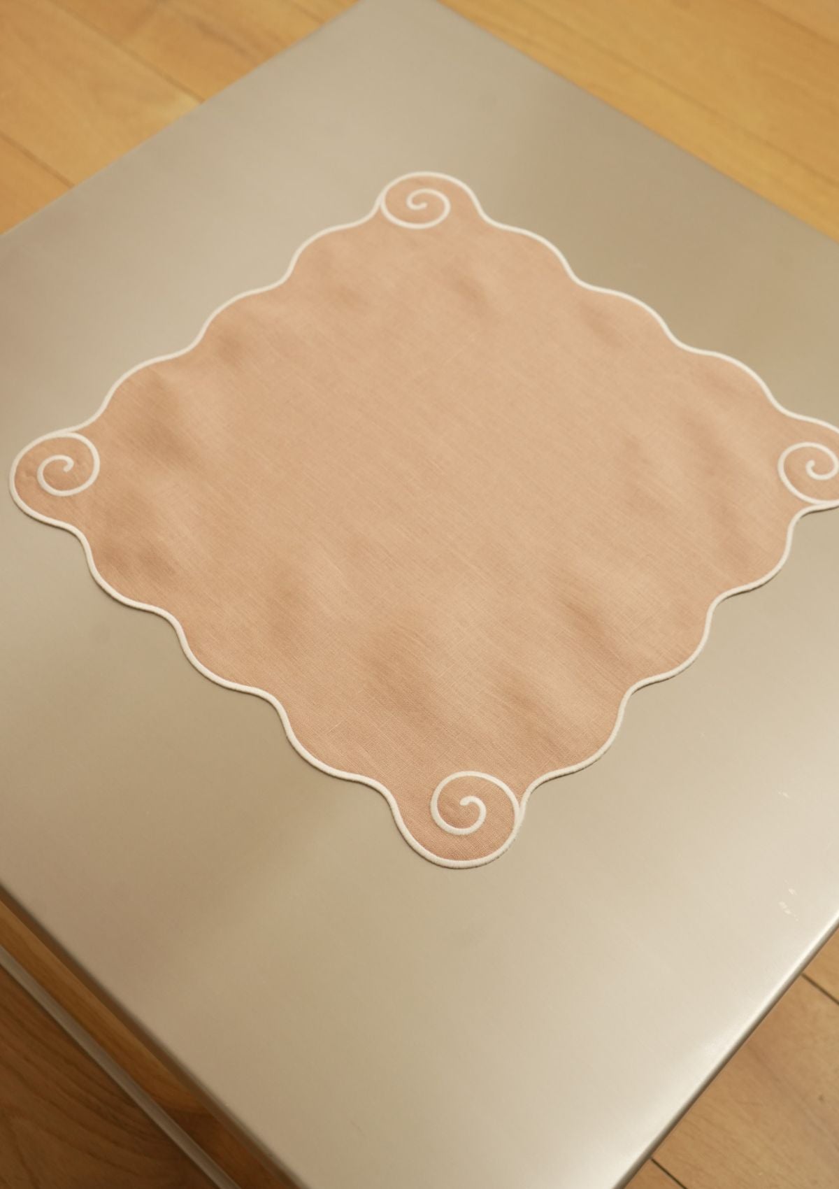 Volute Powder Pink & White Linen Napkins (set of 2)