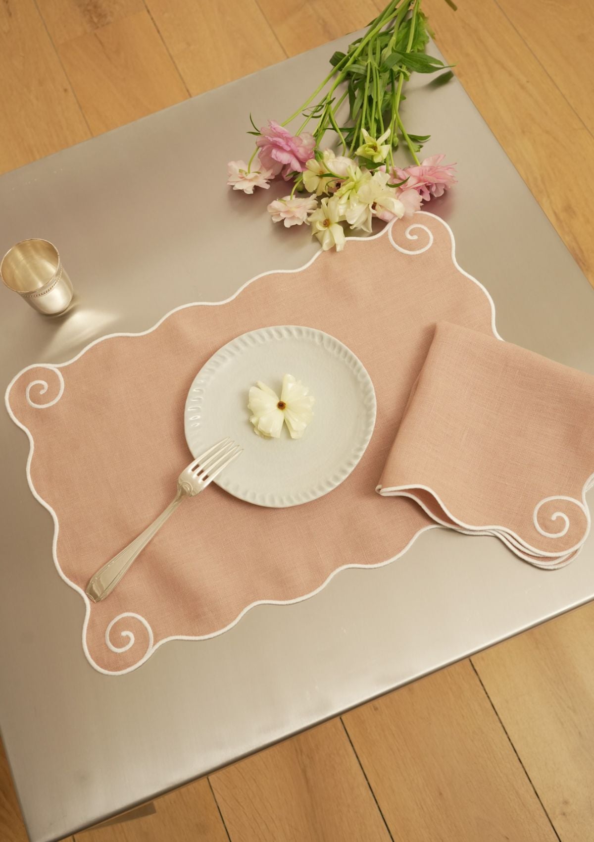The Volute placemat in Powder Pink & White linen