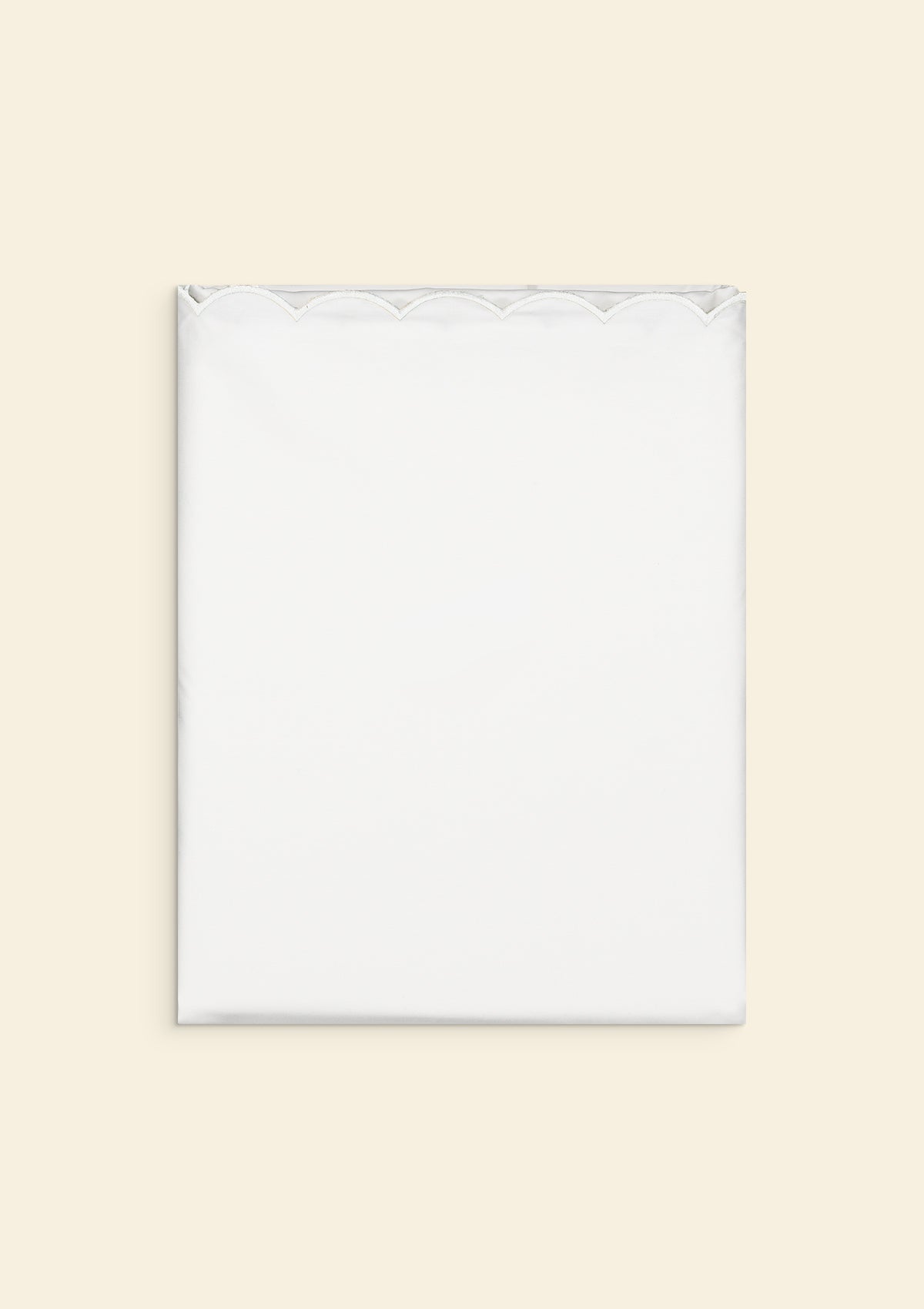 The scalloped duvet cover in white cotton percale