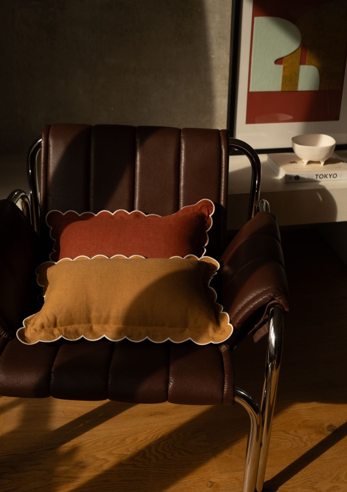 The rectangular scalloped linen cushion Yellow Ocher & White