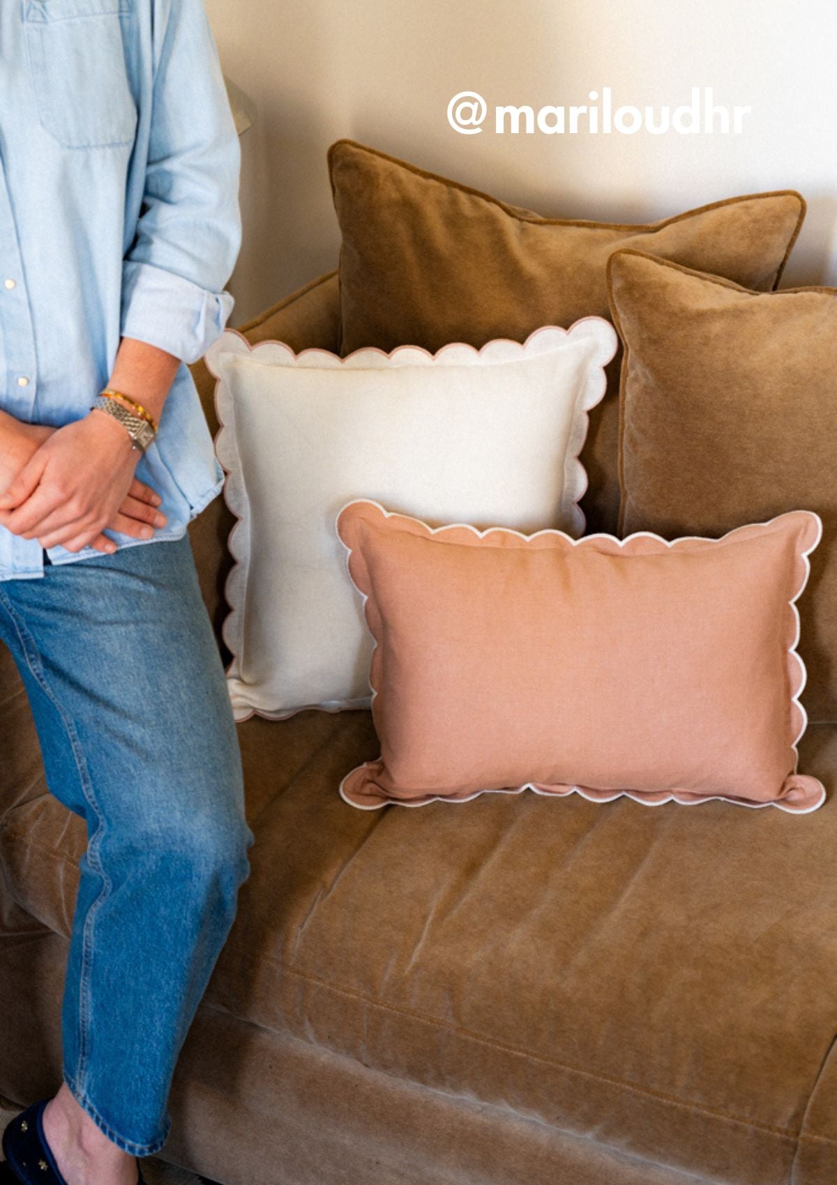 Le coussin carré en lin festonné Blanc & Rose poudré