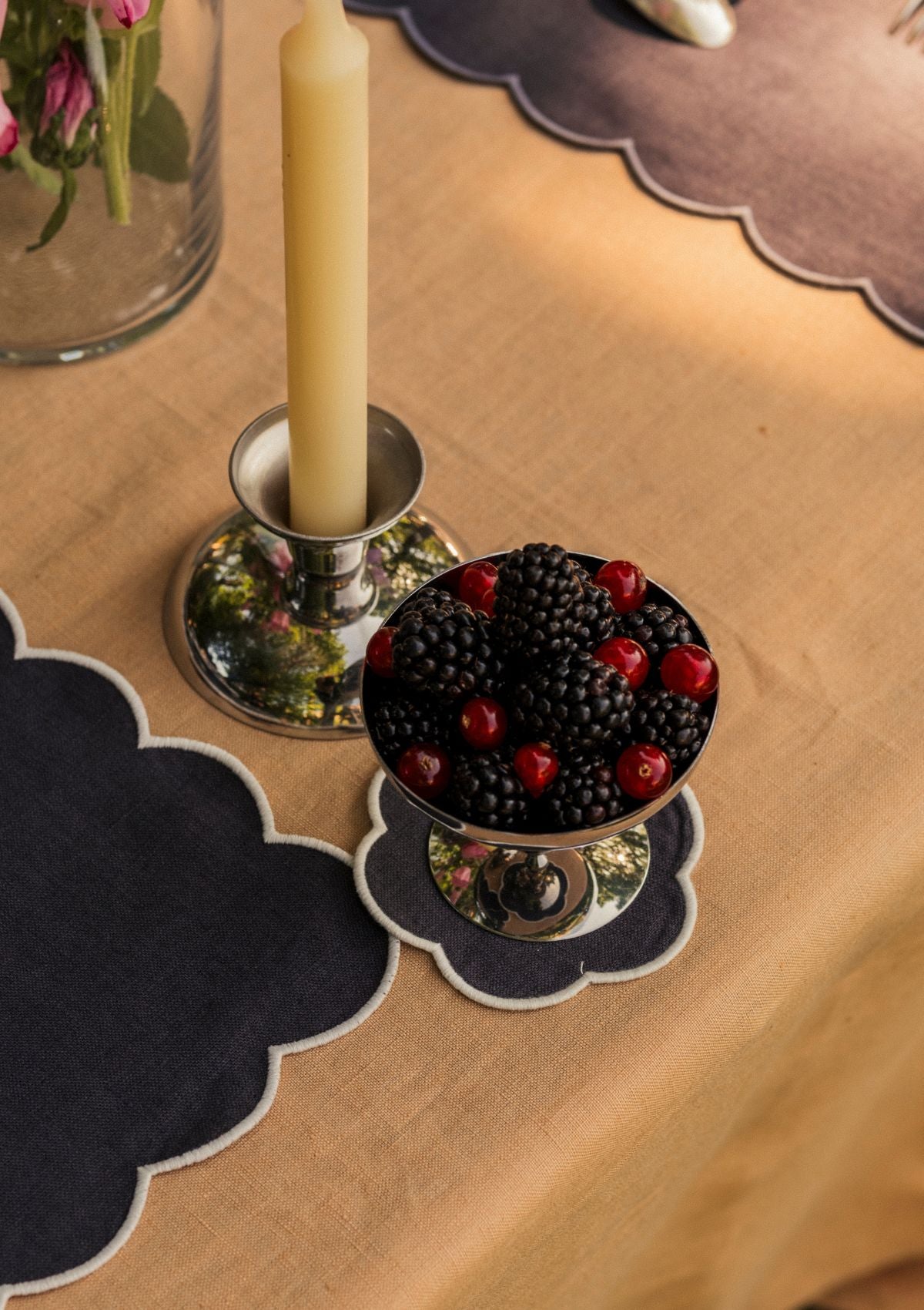 Les dessous de verre festonnés en lin Bleu ardoise & Blanc (lot de 4)