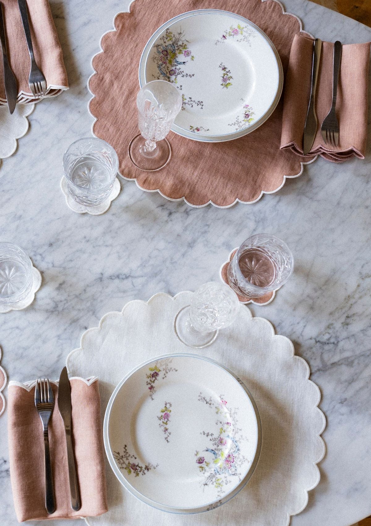White scalloped round linen placemats (set of 2)