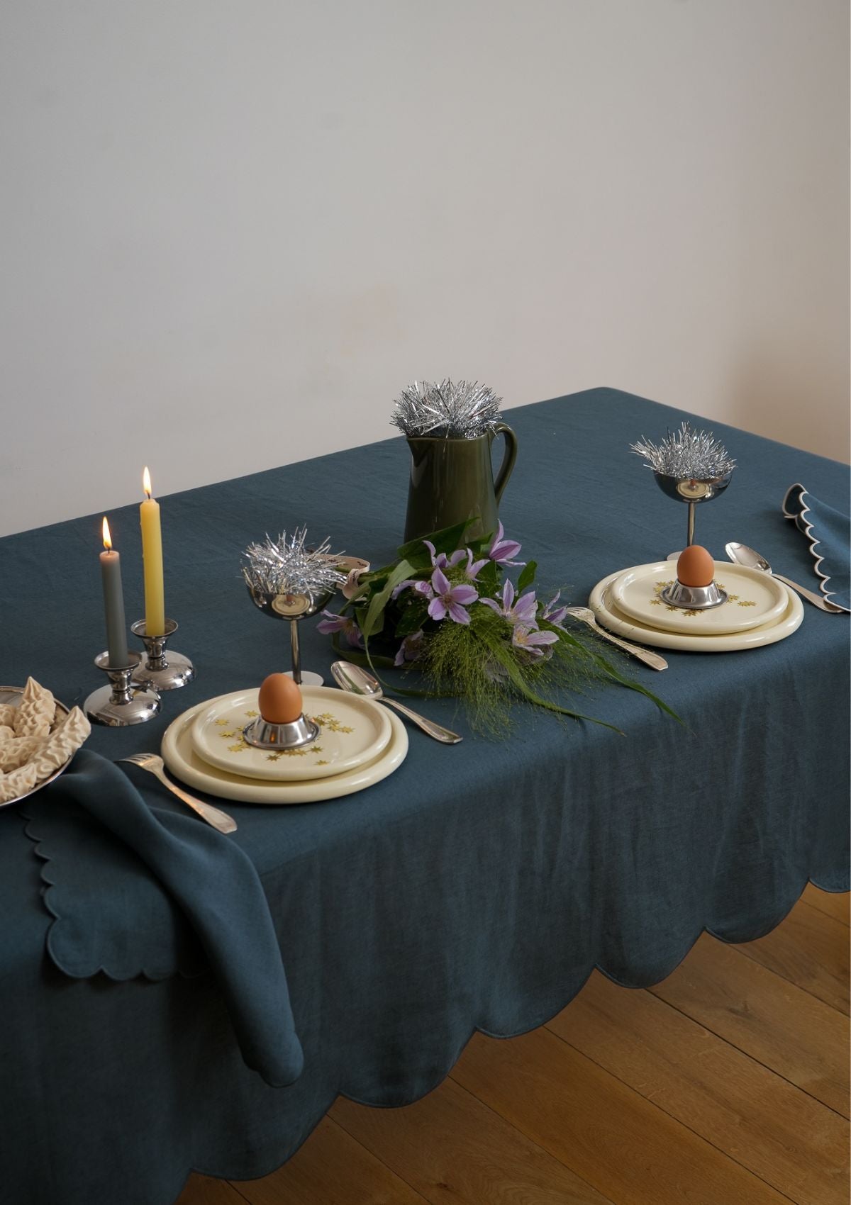 La nappe festonnée en lin Bleu paon