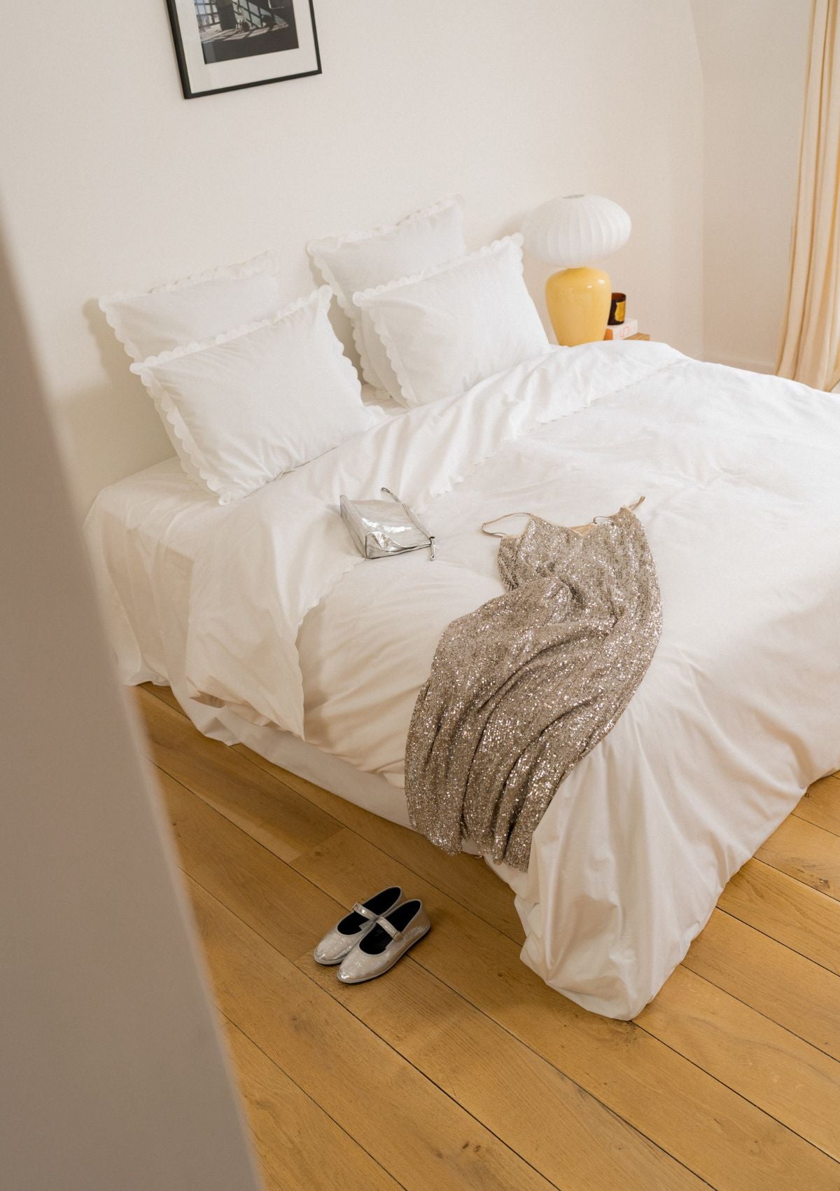 The scalloped duvet cover in white cotton percale