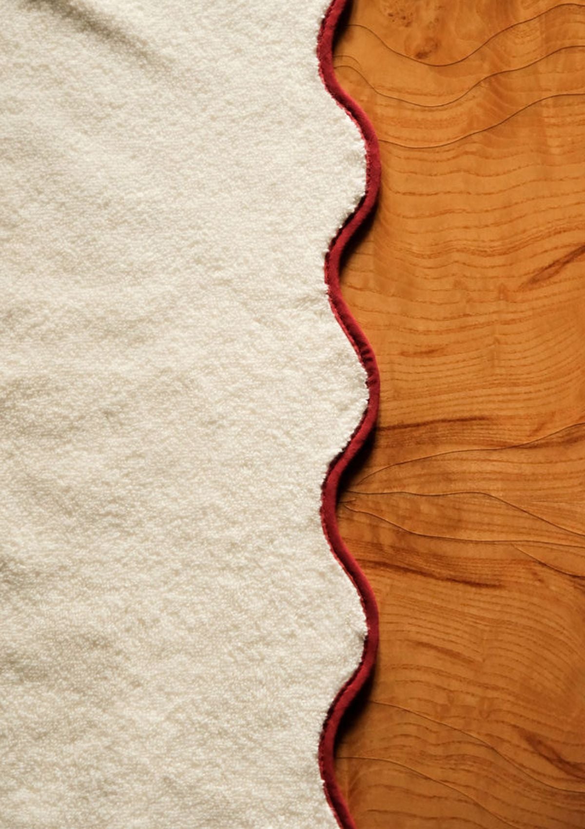 The ivory & burgundy cotton wavy bath towel