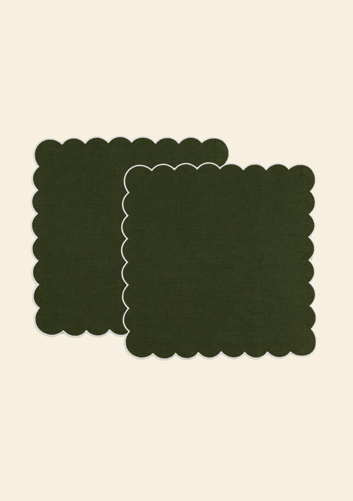 Les serviettes de table festonnées en lin Vert forêt & Blanc (lot de 2)