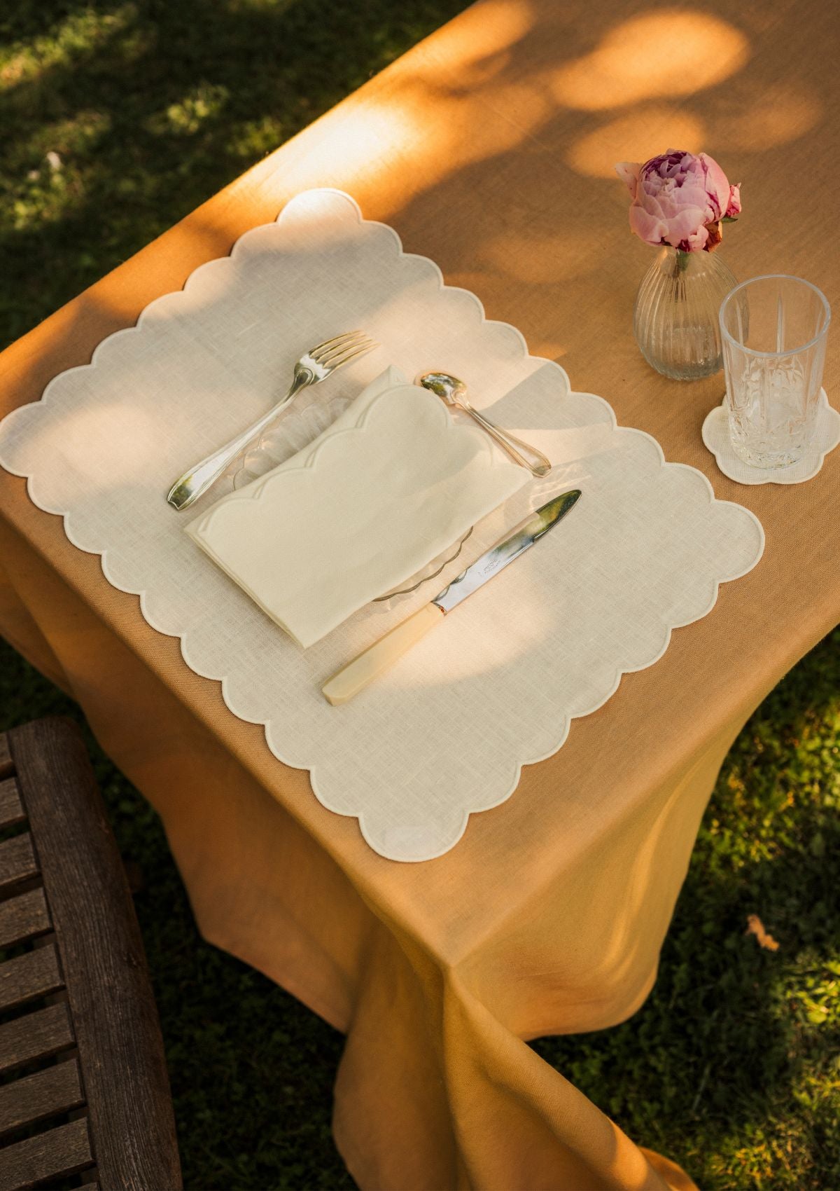 White rectangular scalloped linen placemats (set of 2)