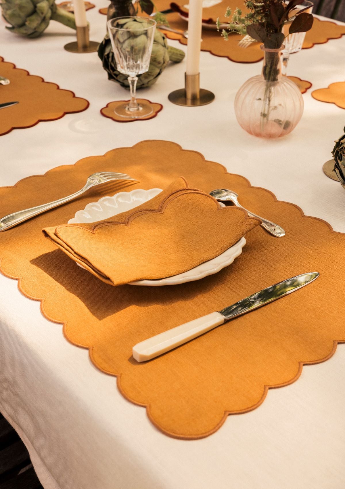 Les sets de table rectangulaires festonnés en lin Ocre jaune (lot de 2)