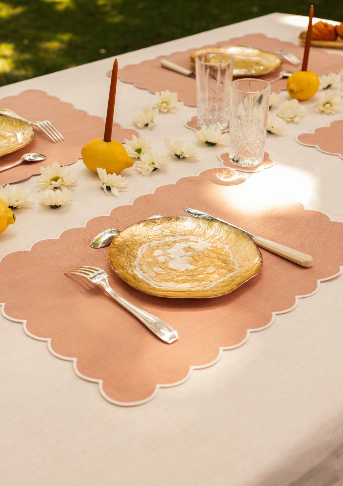 Les sets de table rectangulaires festonnés en lin Rose poudré & Blanc (lot de 2)