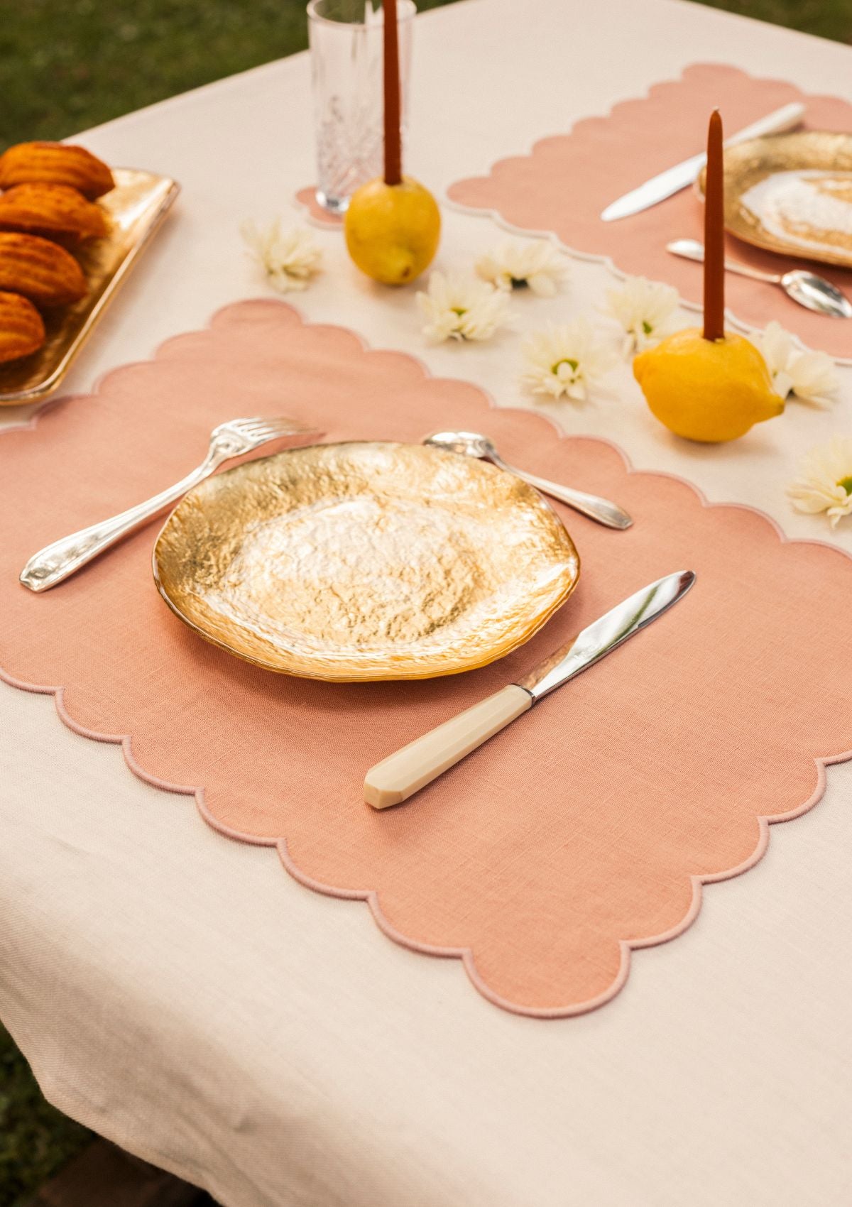 Les sets de table rectangulaires festonnés en lin Rose poudré (lot de 2)