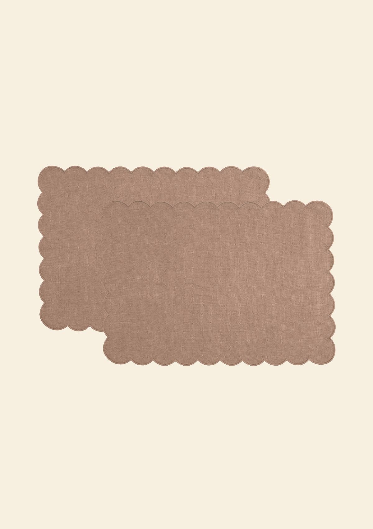 Scalloped rectangular placemats in Powder pink linen