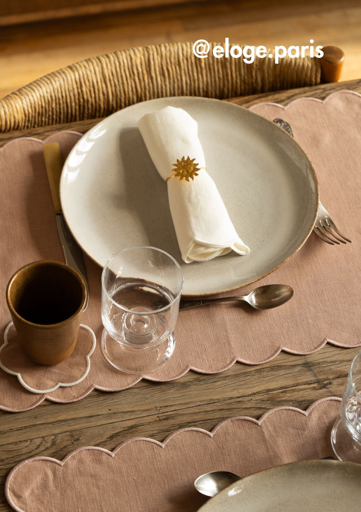 Scalloped rectangular placemats in Powder pink linen