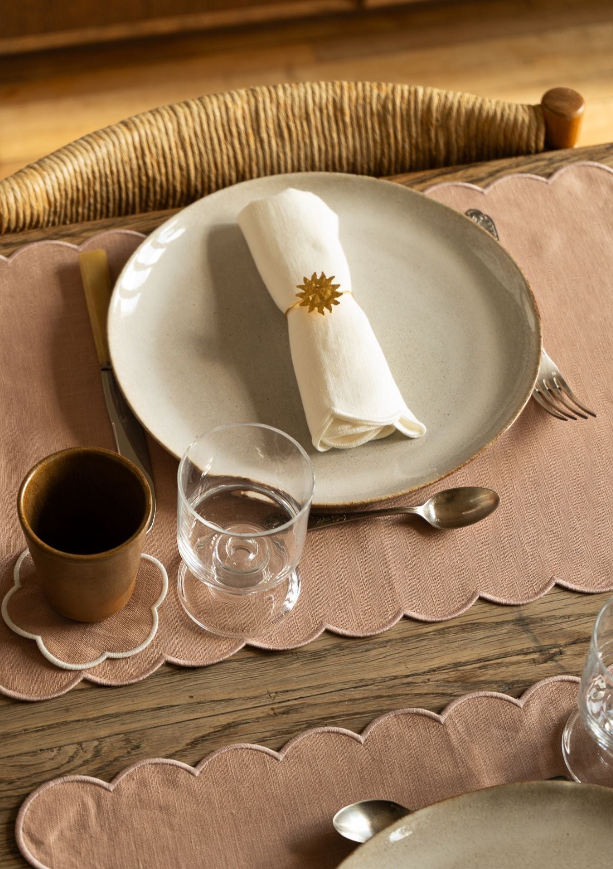 Les sets de table rectangulaires festonnés en lin Rose poudré (lot de 2)