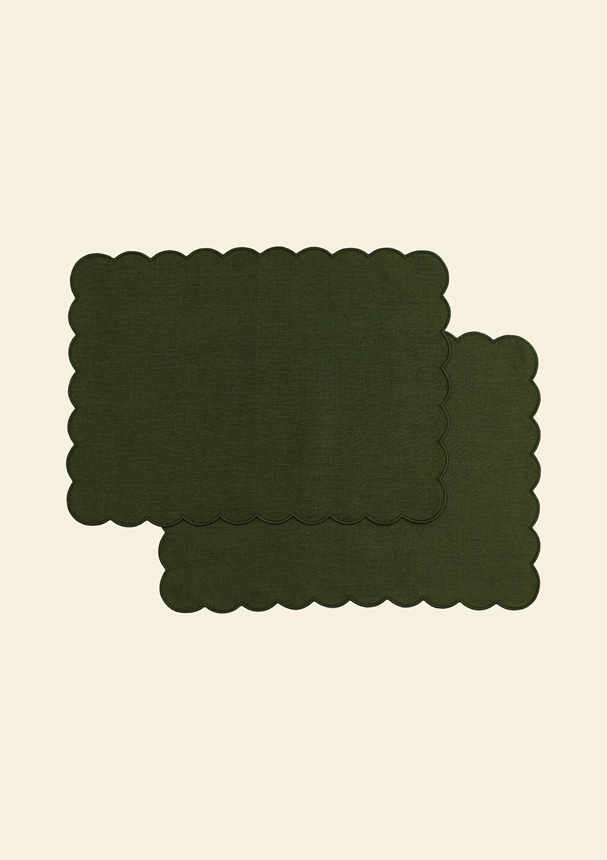Forest green scalloped rectangular placemats (set of 2)
