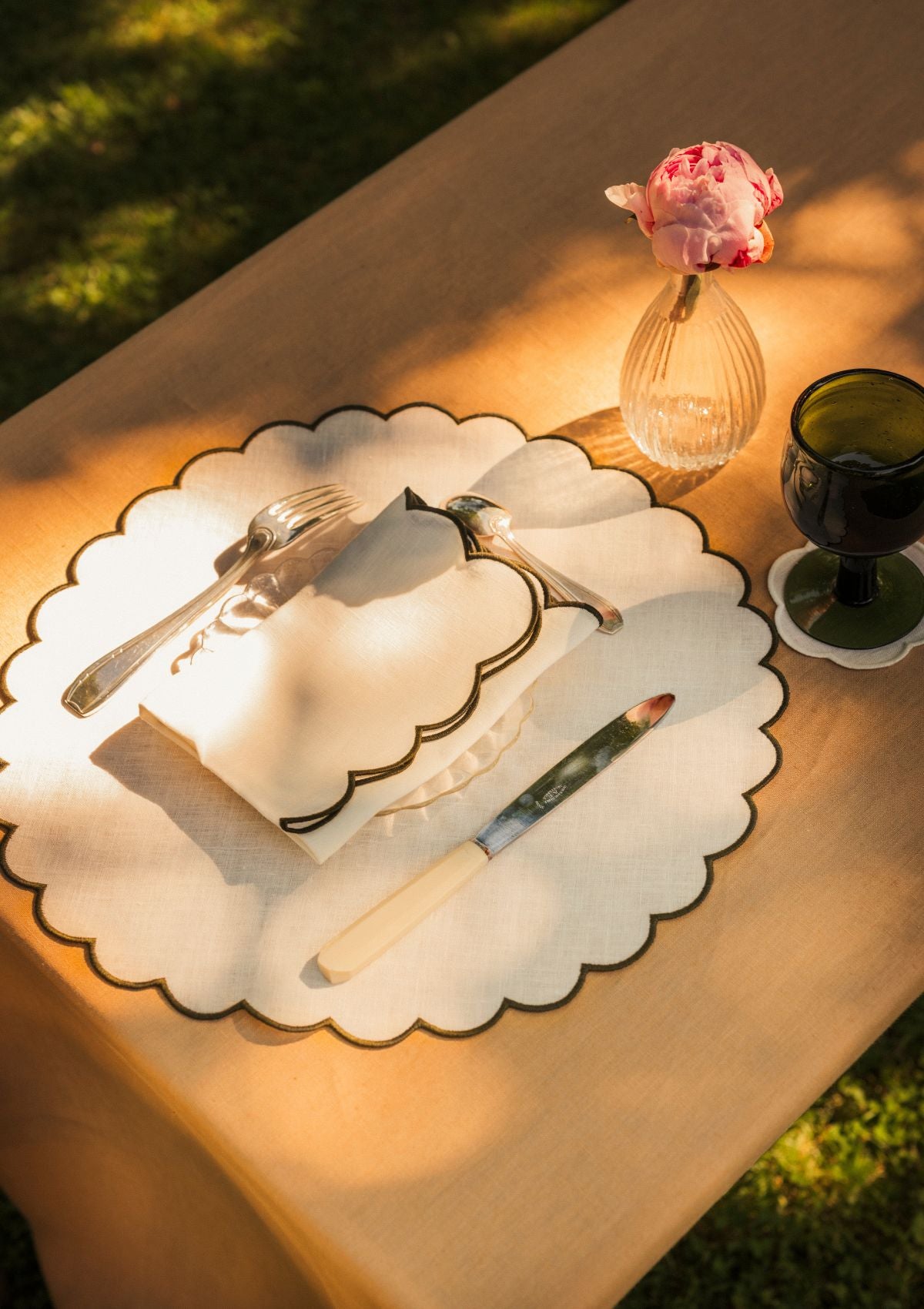 White & forest green scalloped round linen placemats (set of 2)