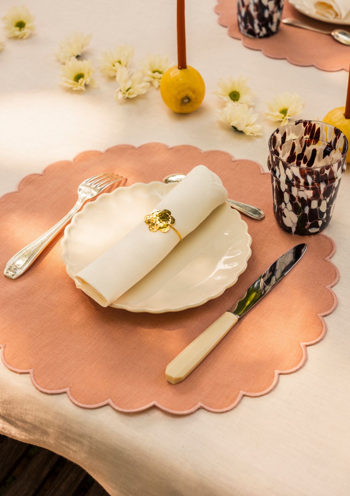 Les sets de table ronds festonnés en lin Rose poudré (lot de 2)