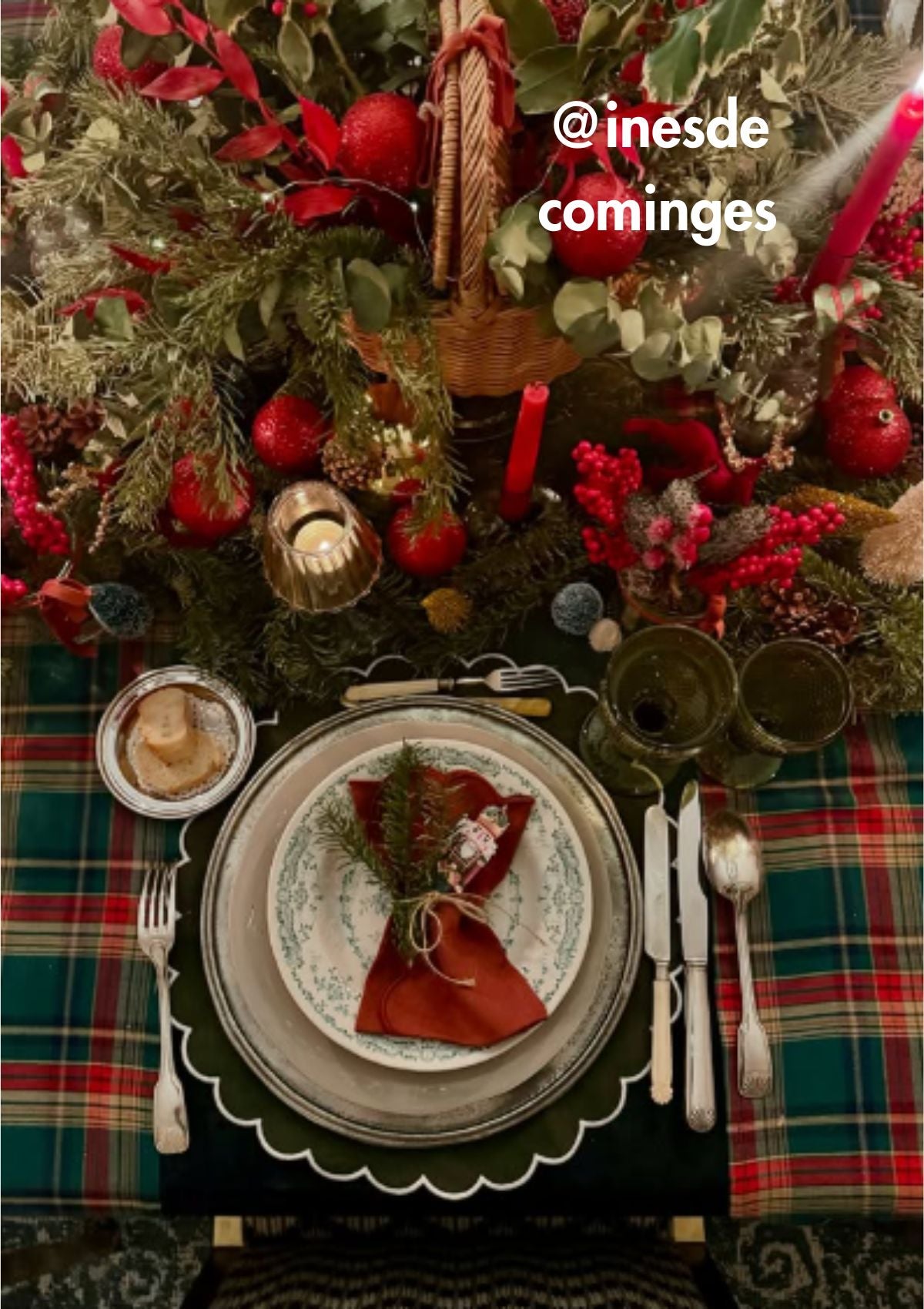 Les sets de table ronds festonnés en lin Vert forêt & Blanc