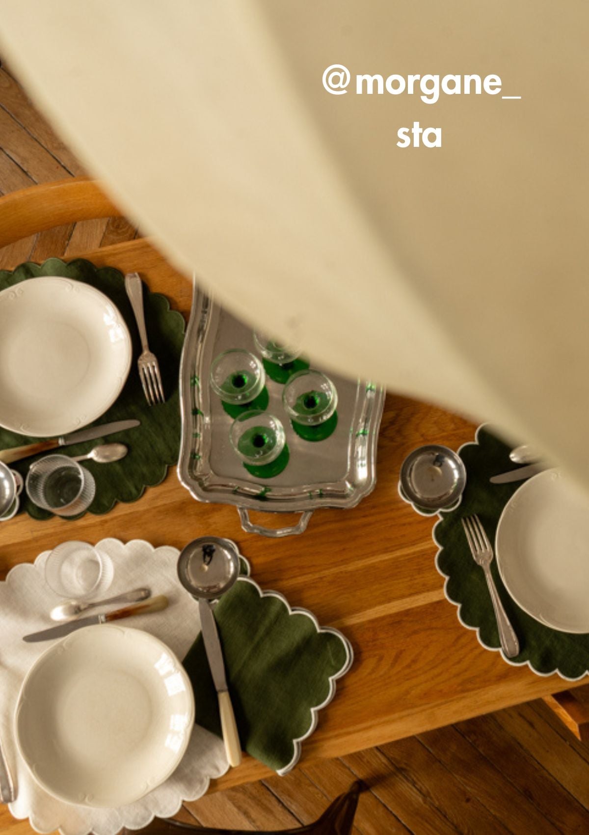 Les serviettes de table festonnées en lin Vert forêt & Blanc (lot de 2)