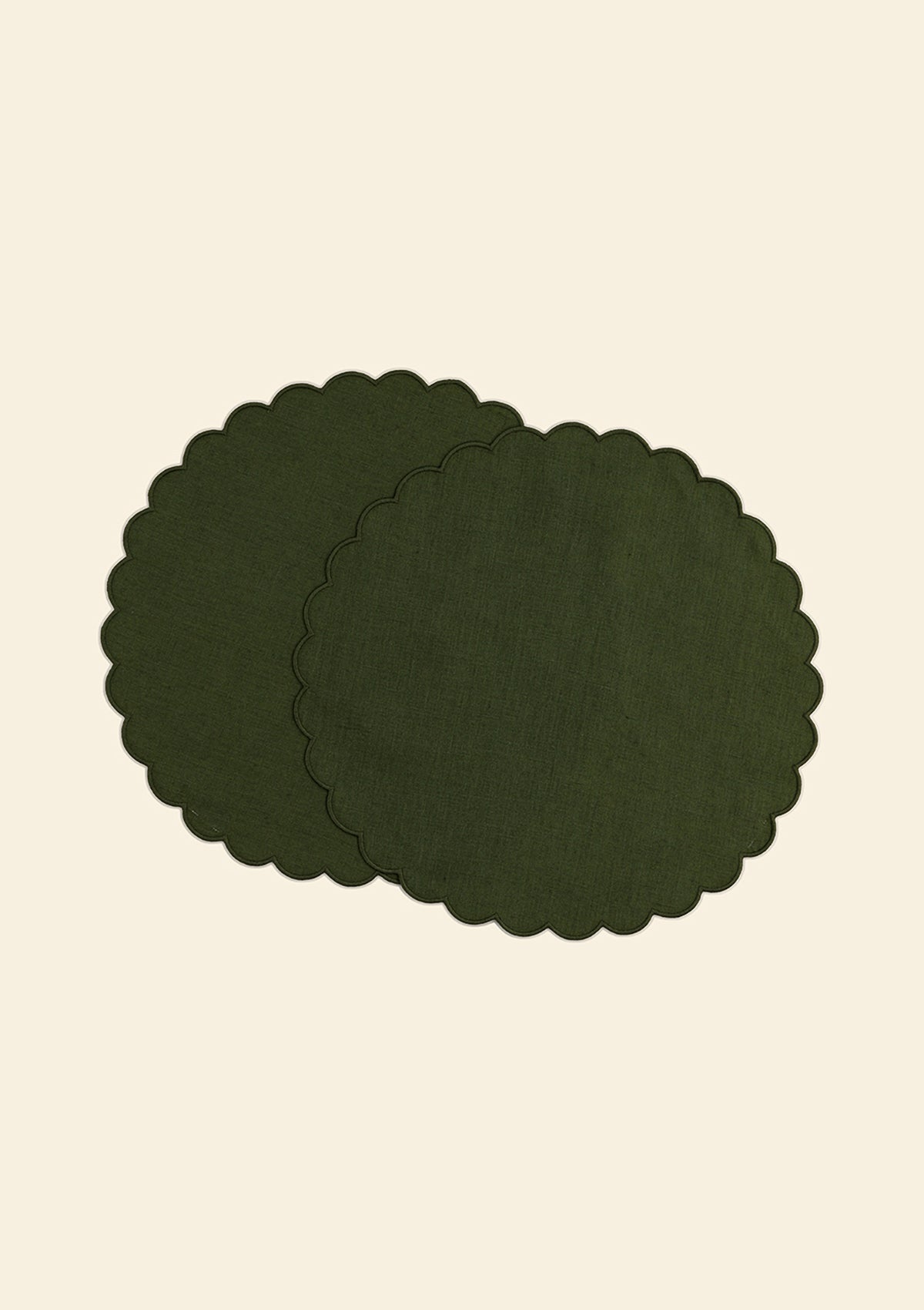 Forest green scalloped round linen placemats (set of 2)