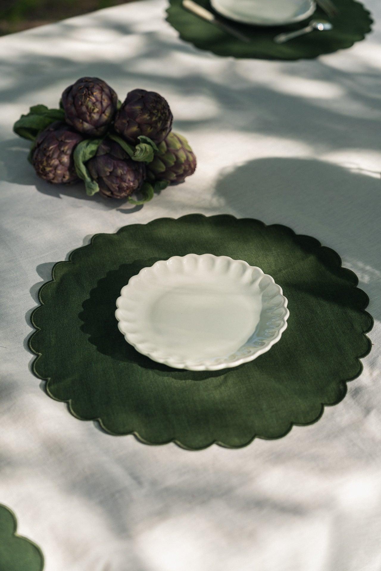 Forest green scalloped round linen placemats (set of 2)