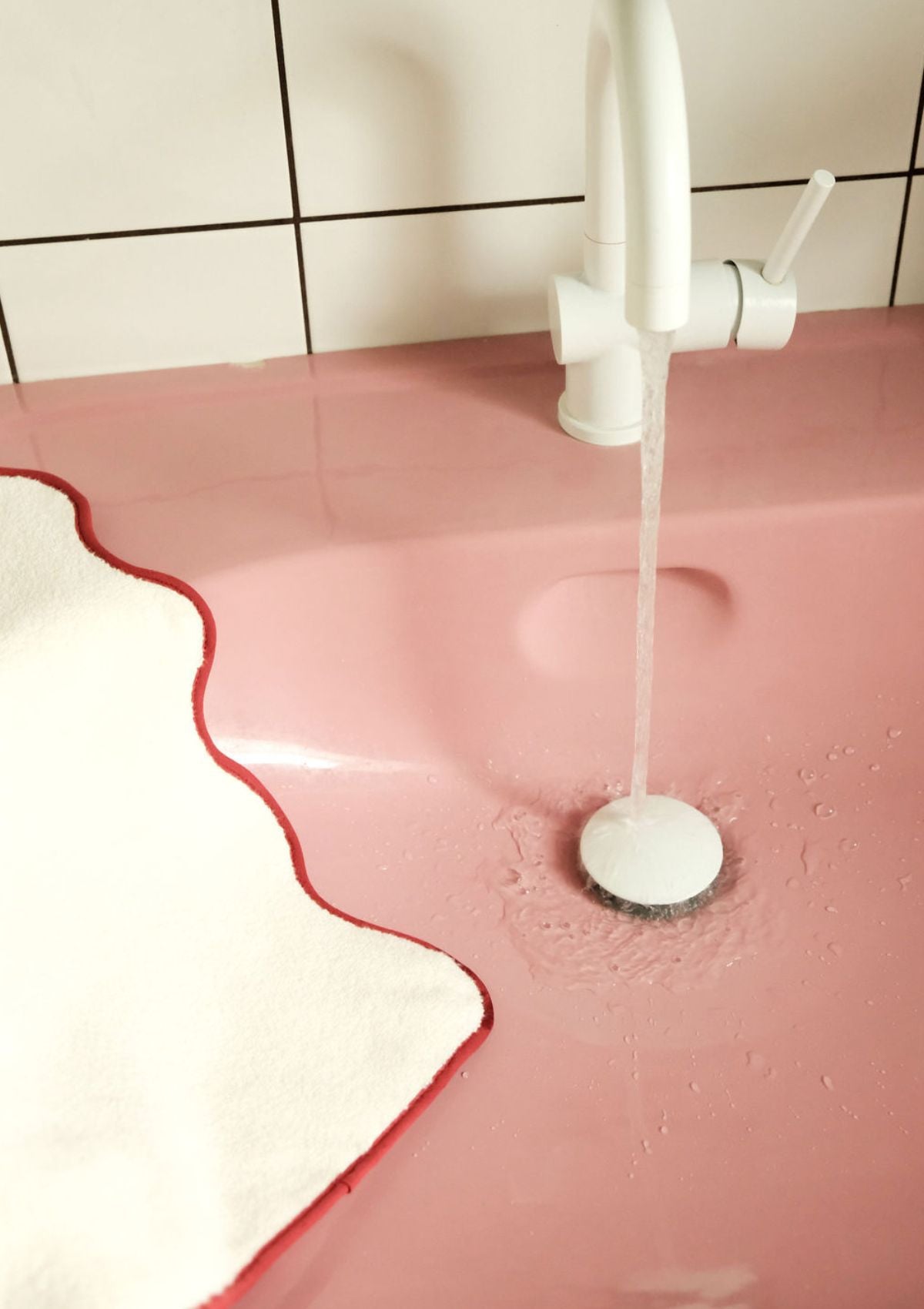 The ivory & burgundy cotton wavy bath sheet