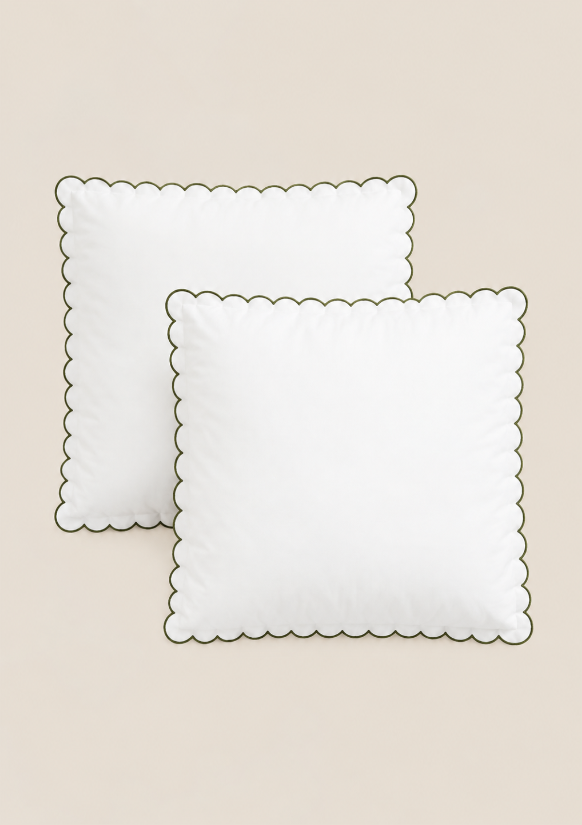 Les taies d'oreiller festonnées en percale de coton blanc & vert forêt (lot de 2)