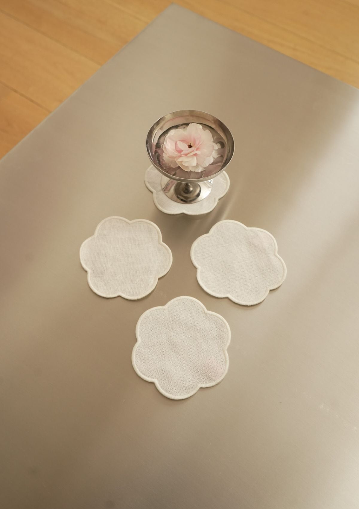 Les dessous de verre festonnés en lin Blanc (lot de 4)