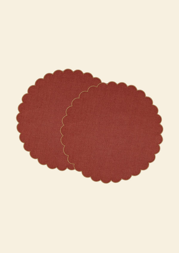 Round scalloped placemats in two-tone linen Tomette &amp; Yellow Ocher