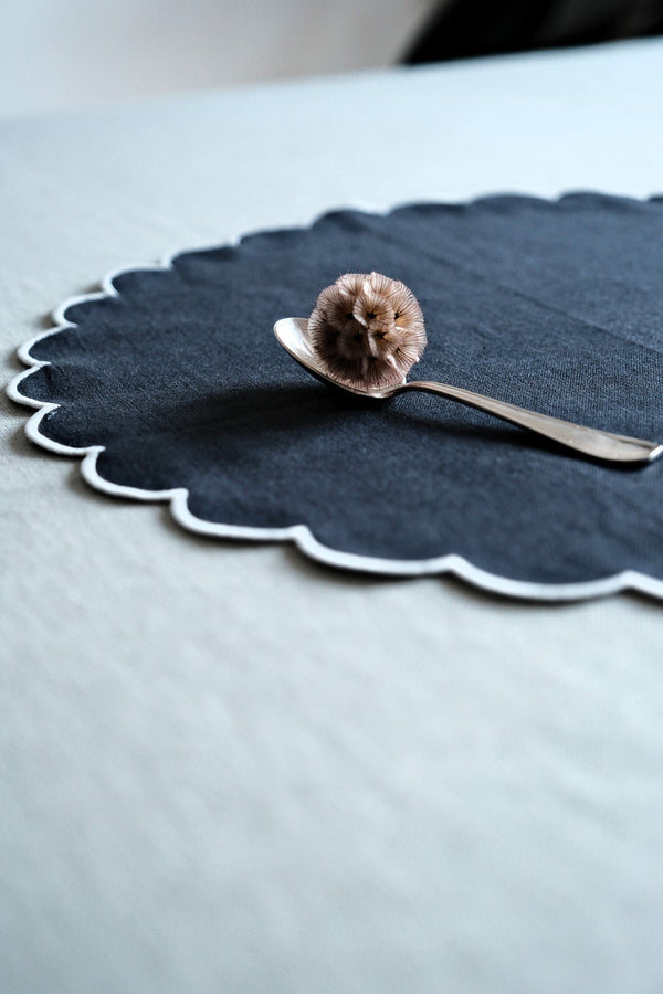 Round scalloped placemats in two-tone linen Slate Blue &amp; White