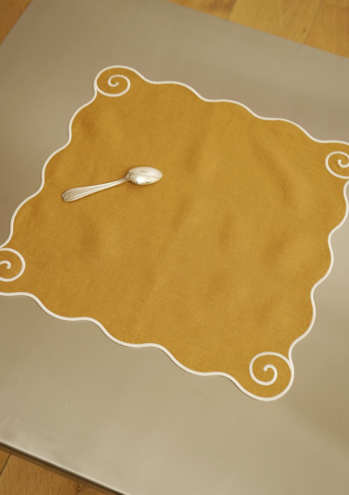 Volute Ochre yellow & White linen napkin