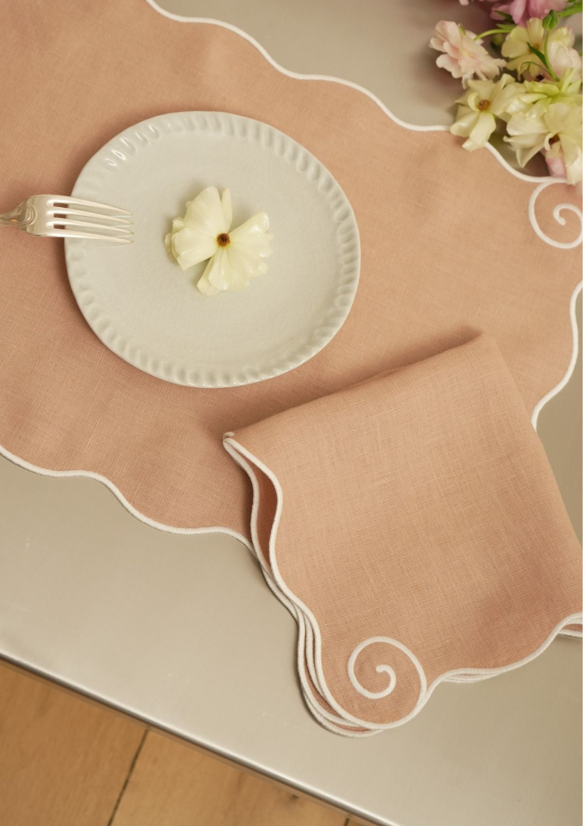 Volute Powder Pink & White Linen Napkins (set of 2)