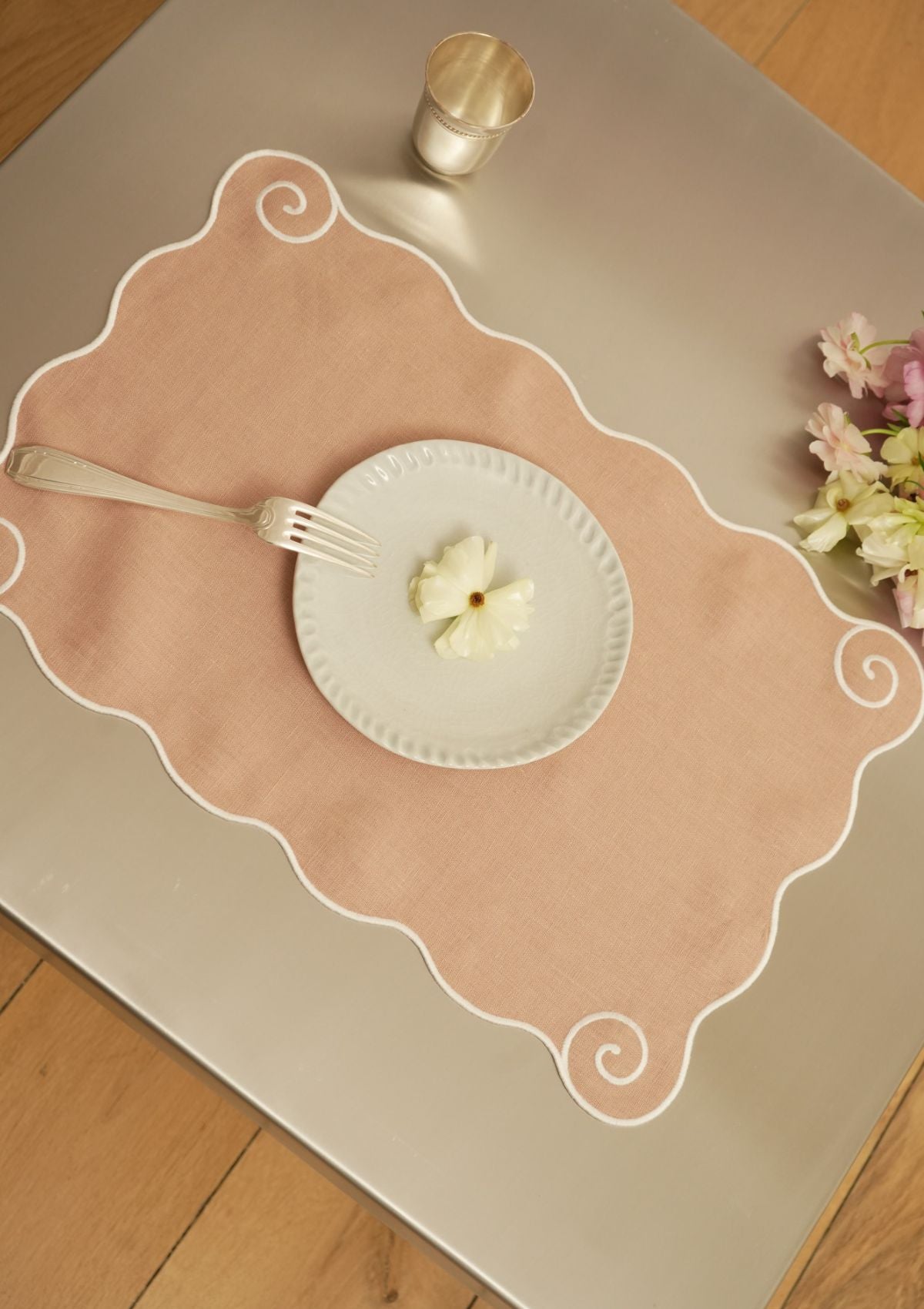 The Volute placemat in Powder Pink & White linen