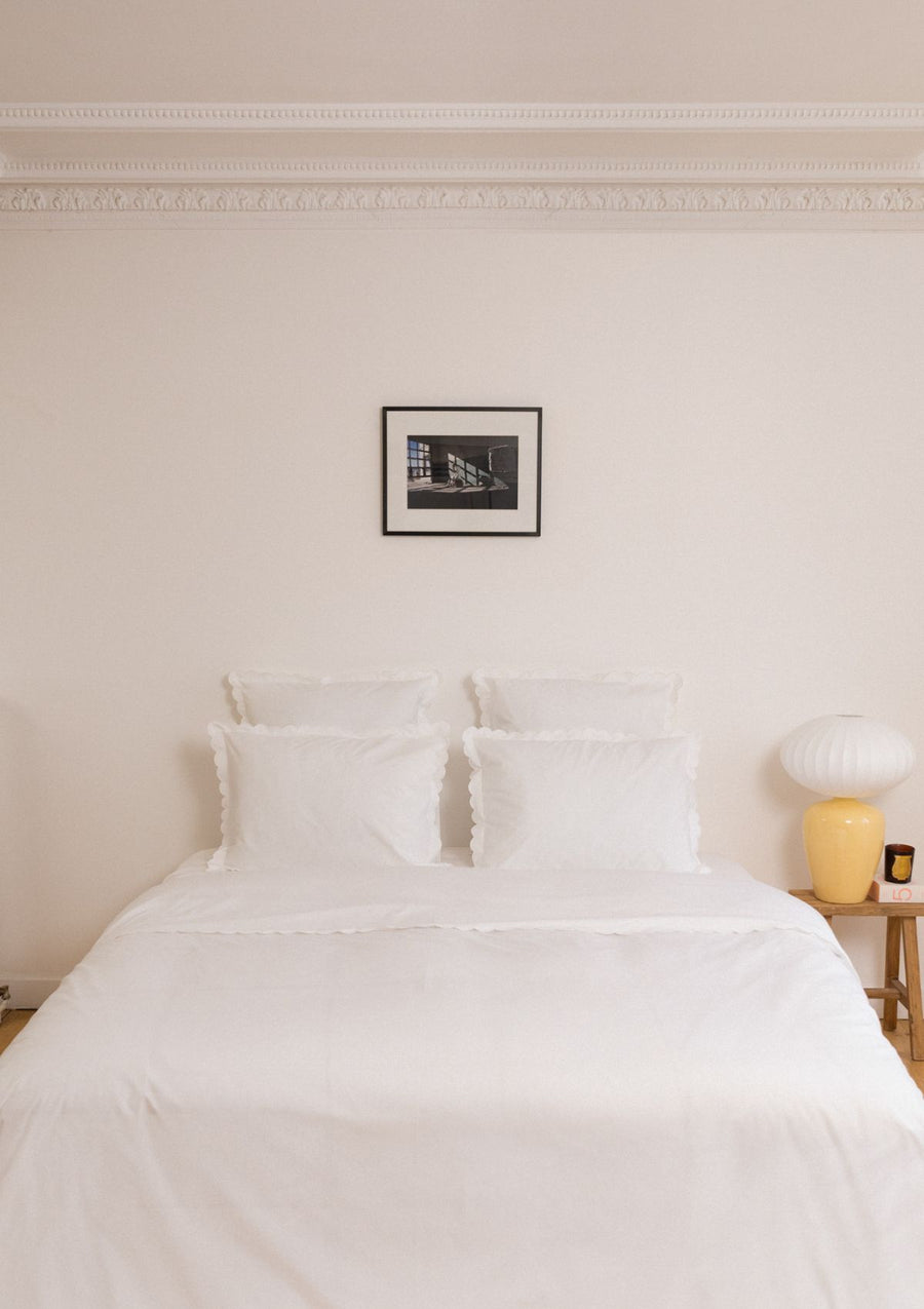 La housse de couette festonnée en percale de coton blanc