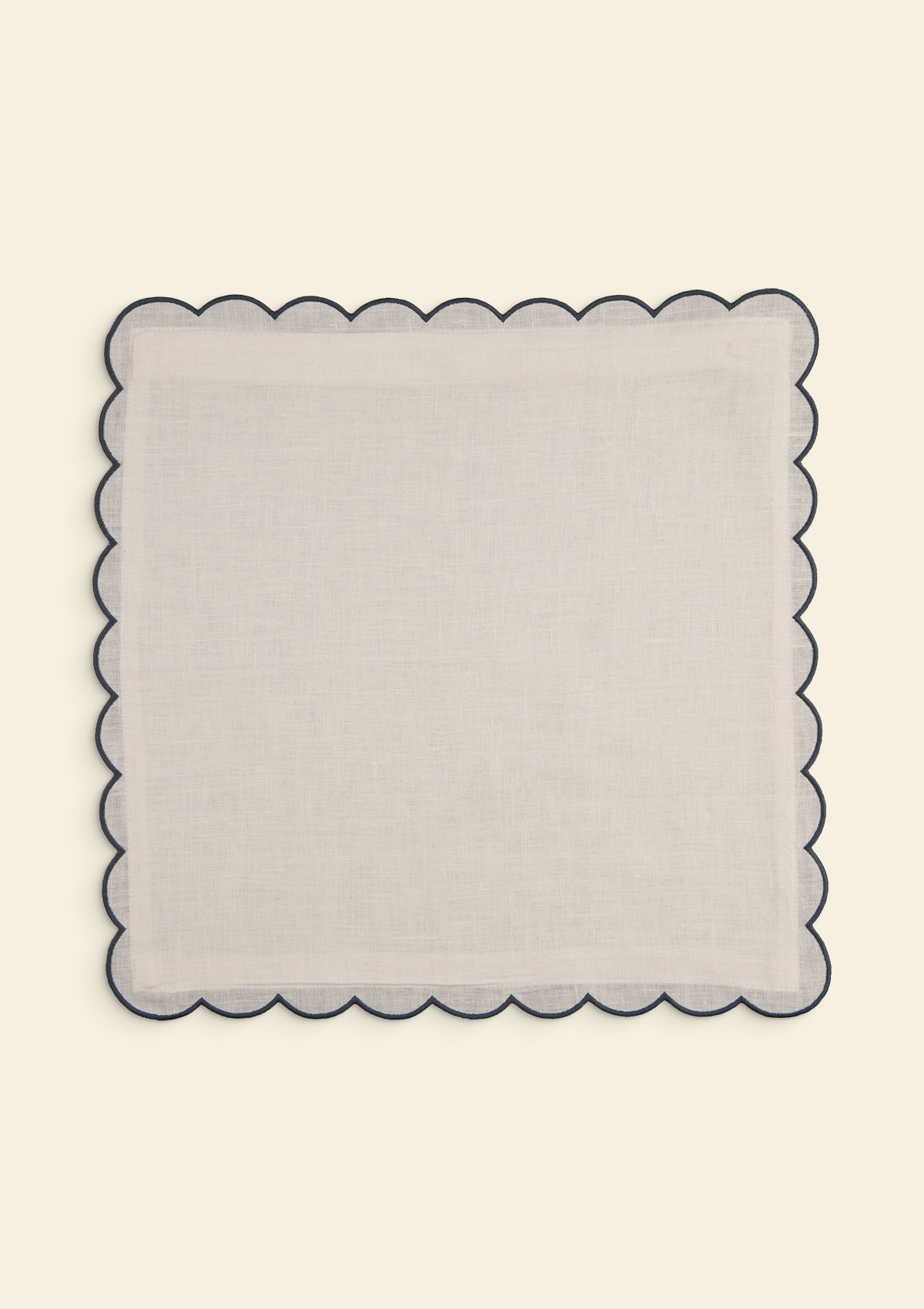 Le coussin carré en lin festonné Blanc & Bleu ardoise