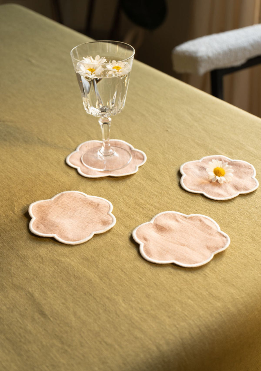 Scalloped linen coasters Powder pink &amp; White (set of 4)