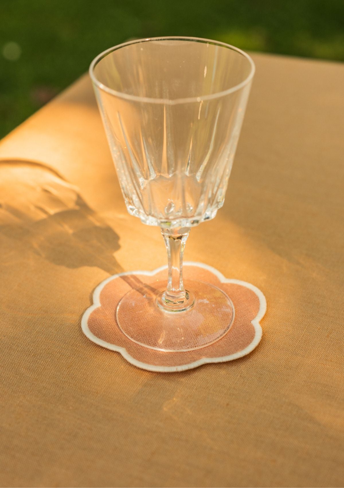 Les dessous de verre festonnés en lin Rose poudré & Blanc (lot de 4)
