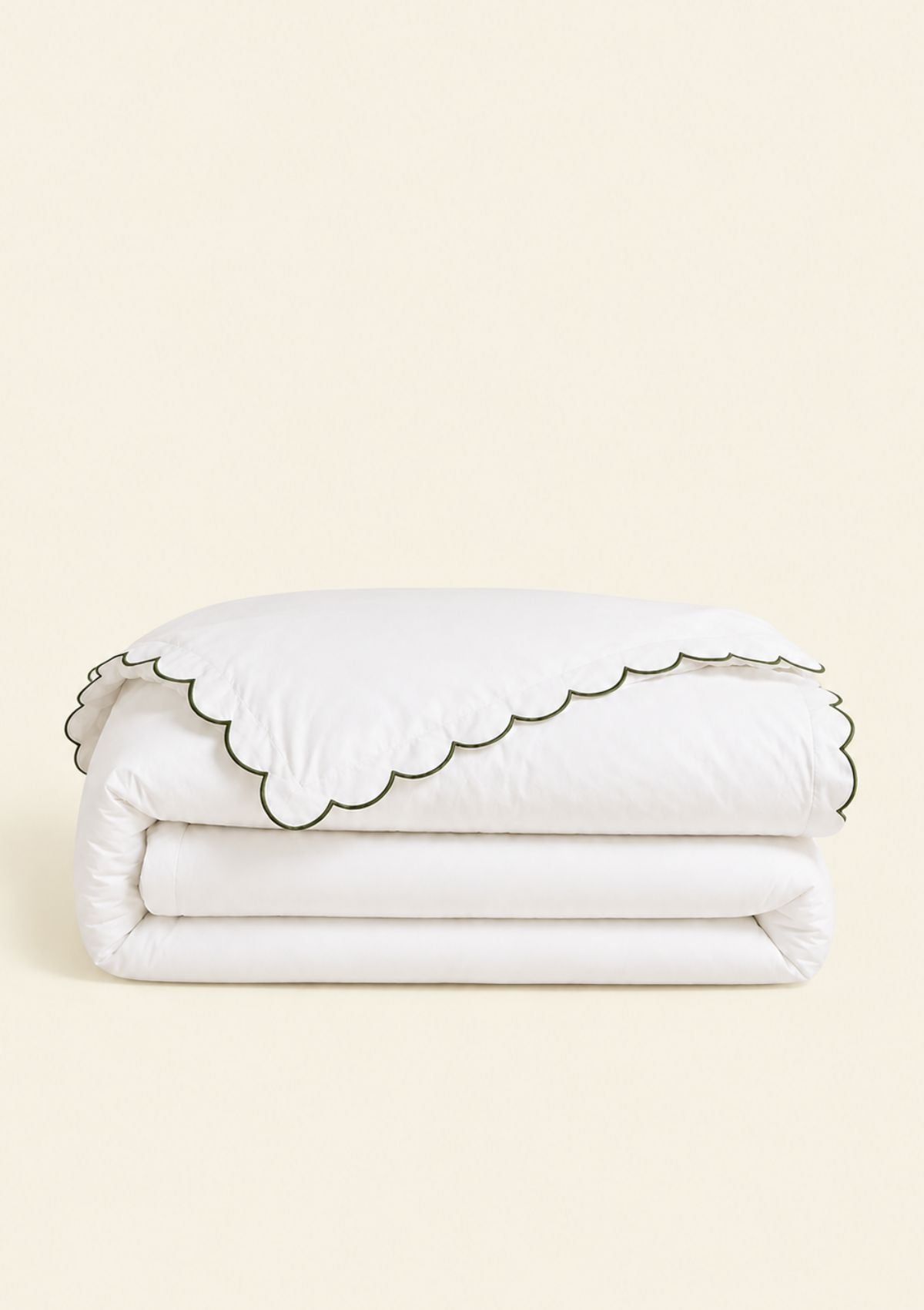 La housse de couette festonnée en percale de coton blanc & vert forêt