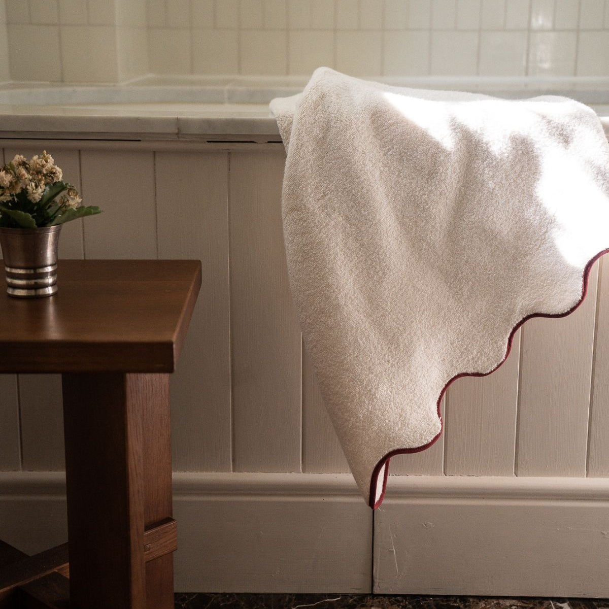 2 Serviettes De Bain Champagne Crème 100% Coton - Qualité Supérieure, Absorbantes, Avec Boucle De Suspension Serviettes Bain Coton 2 Serviettes De Bain Champagne Crème 100% Coton - Qualité Supérieure, Absorbantes, Avec Boucle De Suspension Serviettes Bain Coton