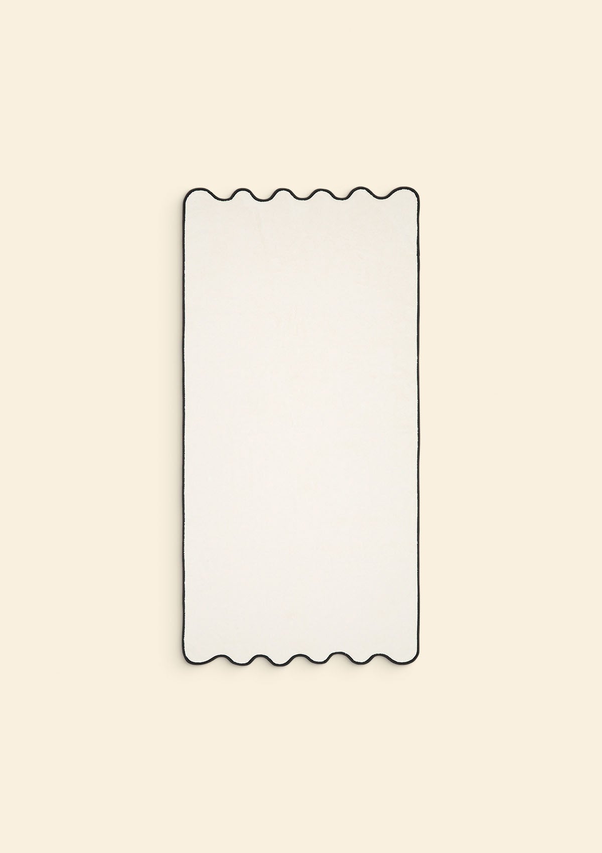 La serviette de bain ondulée en coton ivoire & noir