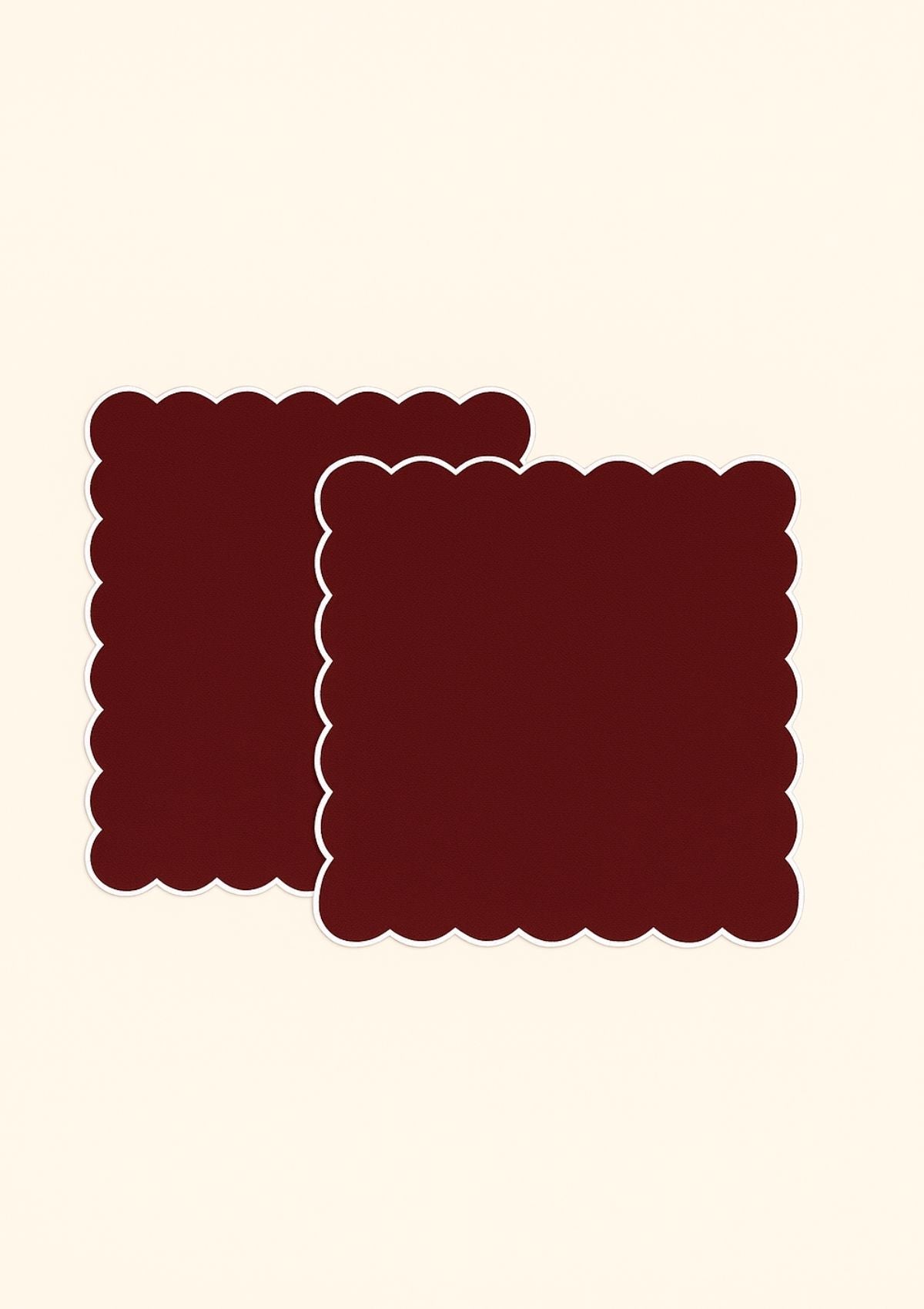 Les serviettes de table festonnées en lin Bordeaux & Blanc