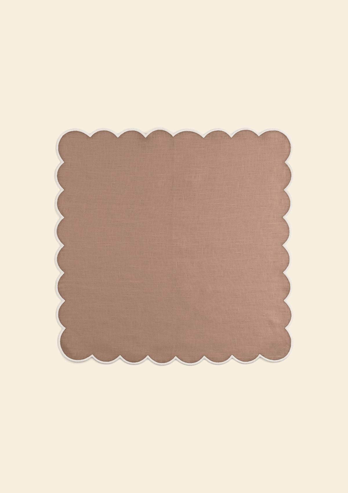 Les serviettes de table festonnées en lin Rose poudré & Blanc