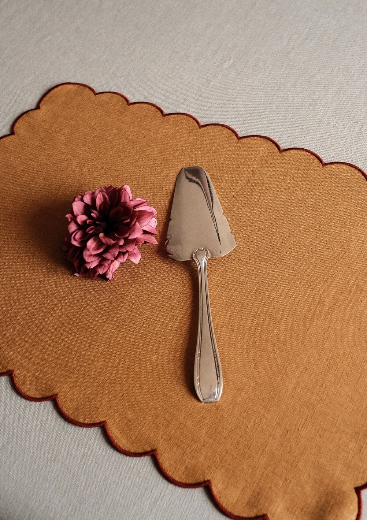 Yellow ocher & red ocher scalloped rectangular linen placemats (set of 2)