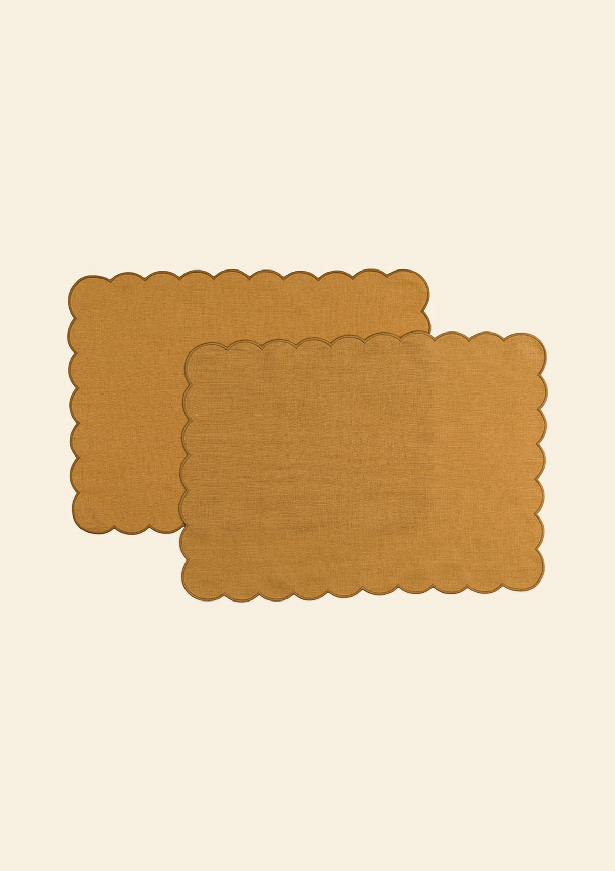 Scalloped rectangular placemats in Yellow Ocher linen