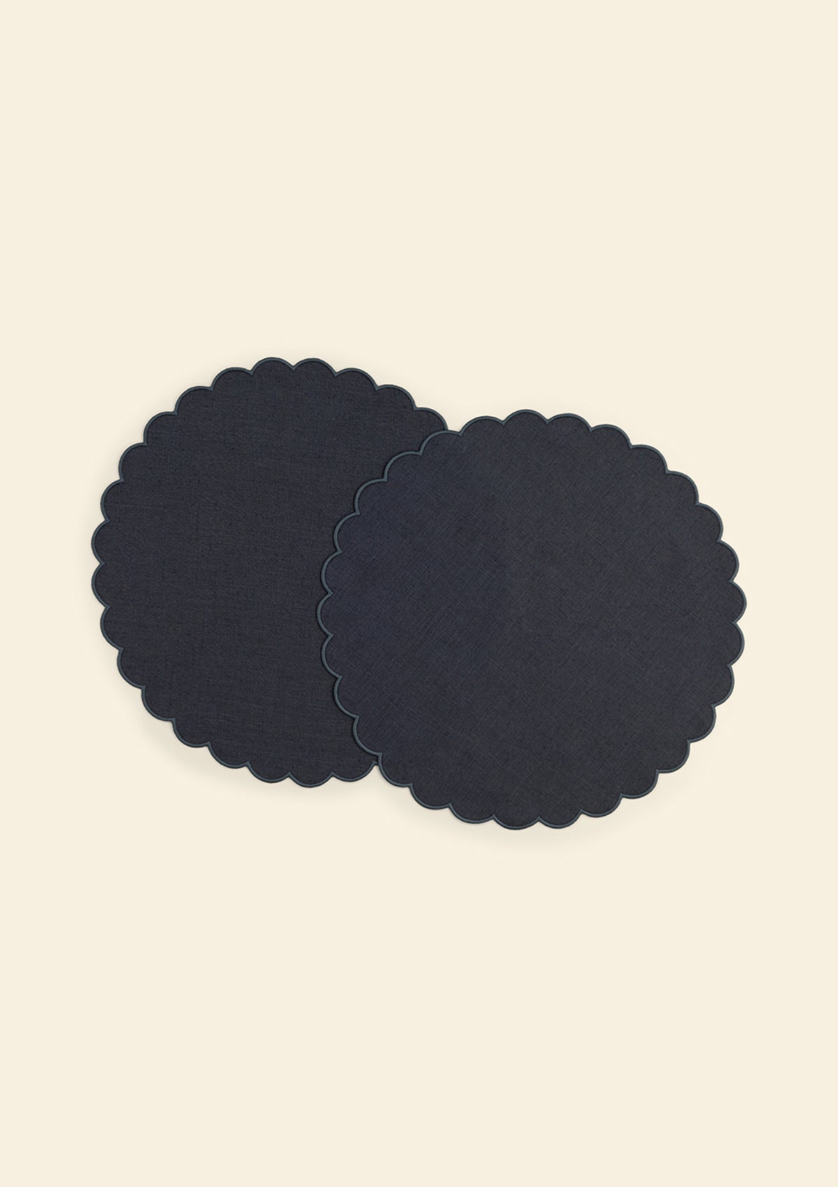 Round scalloped placemats in Slate blue linen