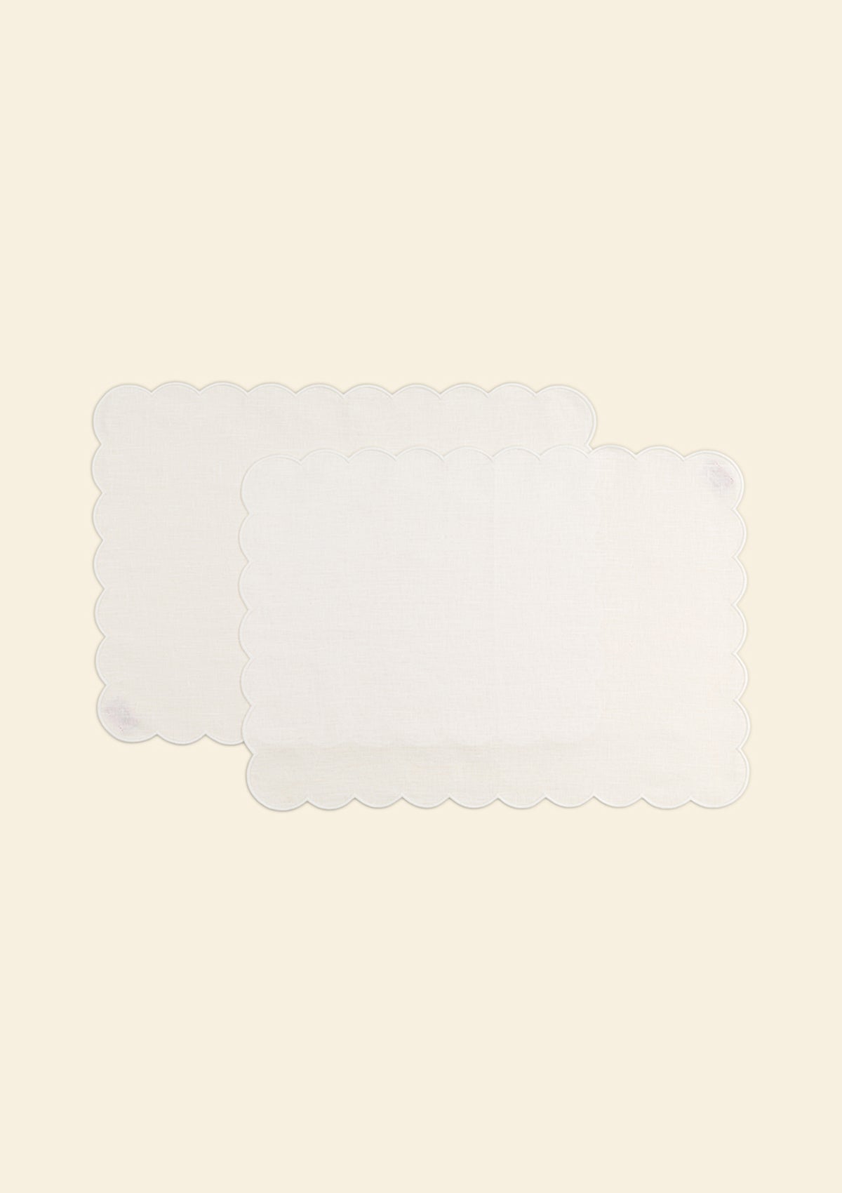 Scalloped rectangular placemats in White linen
